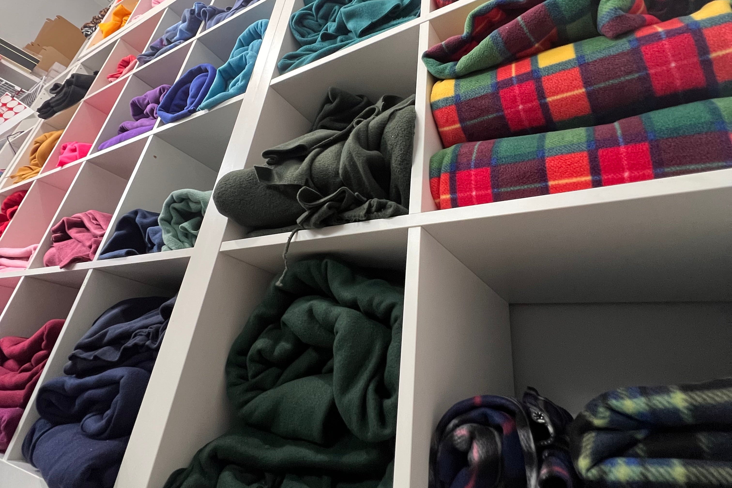 Shelving unit with folded fabrics in various colors